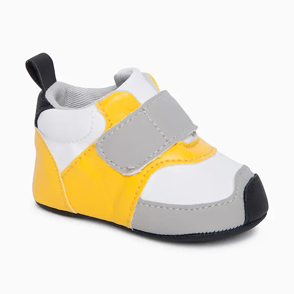 Scarpine da culla con strappo (3 mesi)